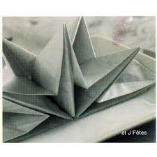 pliage serviette en forme d'étoile