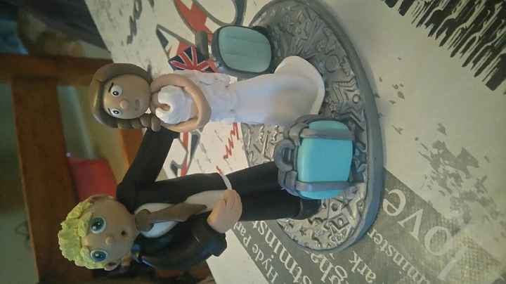 Notre cake topper - 1