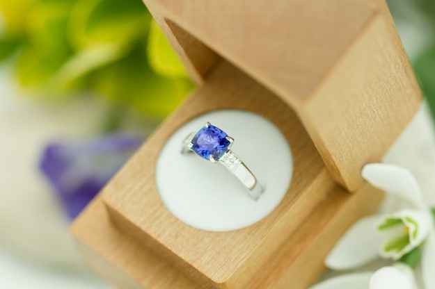  La bague de fiancaille de couleur. Qui a osé? - 5