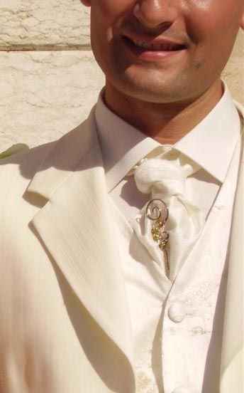  Une broche pour monsieur? - 1
