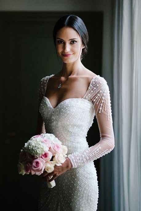 Une robe avec des perles. - 1