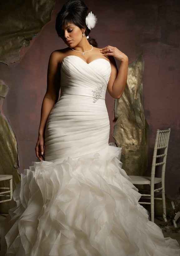 De belles robes de mariée pour les femmes rondes! - 1