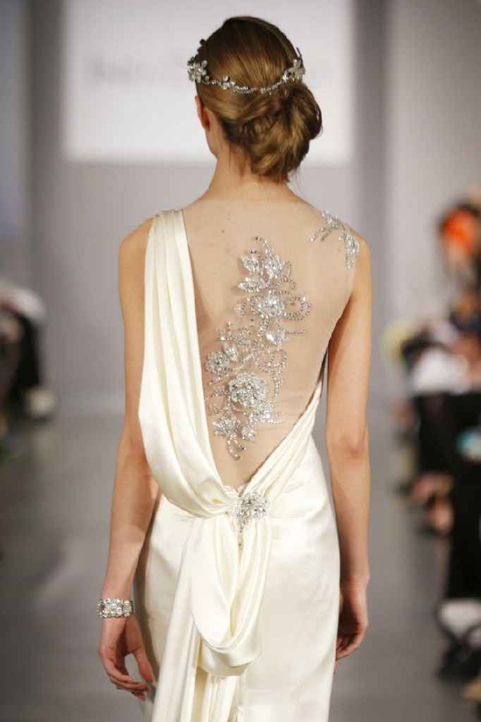 Robe de mariée avec un dos original - 1
