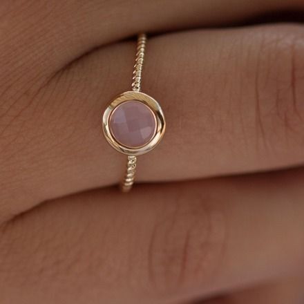 La bague de fiancaille de couleur. Qui a osé? 4