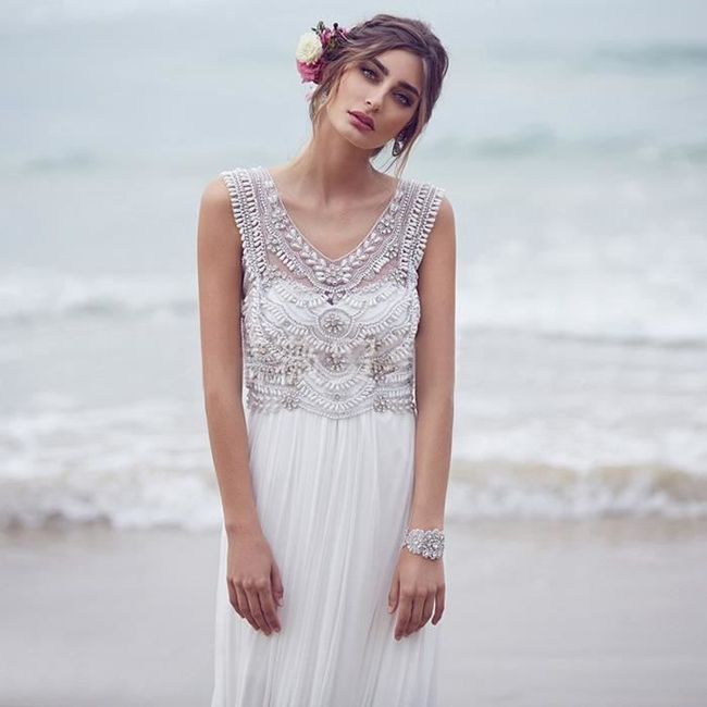 Une robe avec des perles. - 2