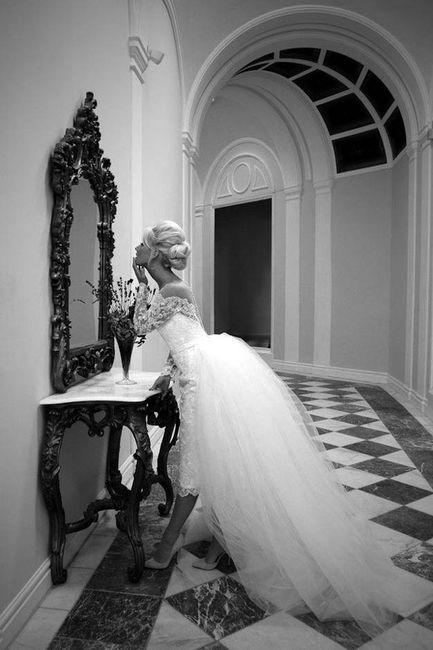Robe de mariée traine..photo en noir en blanc 3