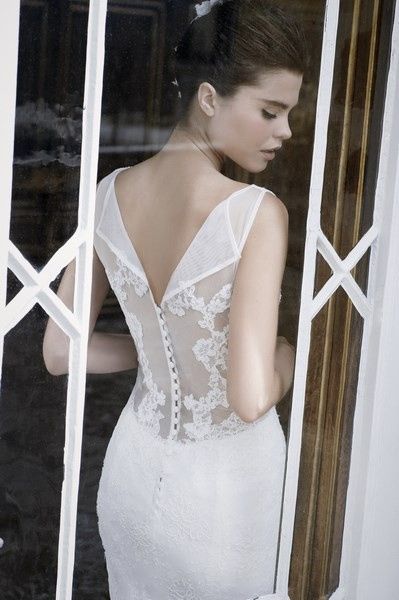 Robe de mariée avec un dos original - 3