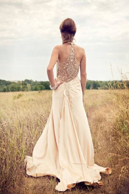 Robe de mariée avec un dos original - 7