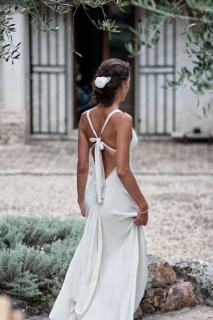 Robe de mariée avec un dos original - 9