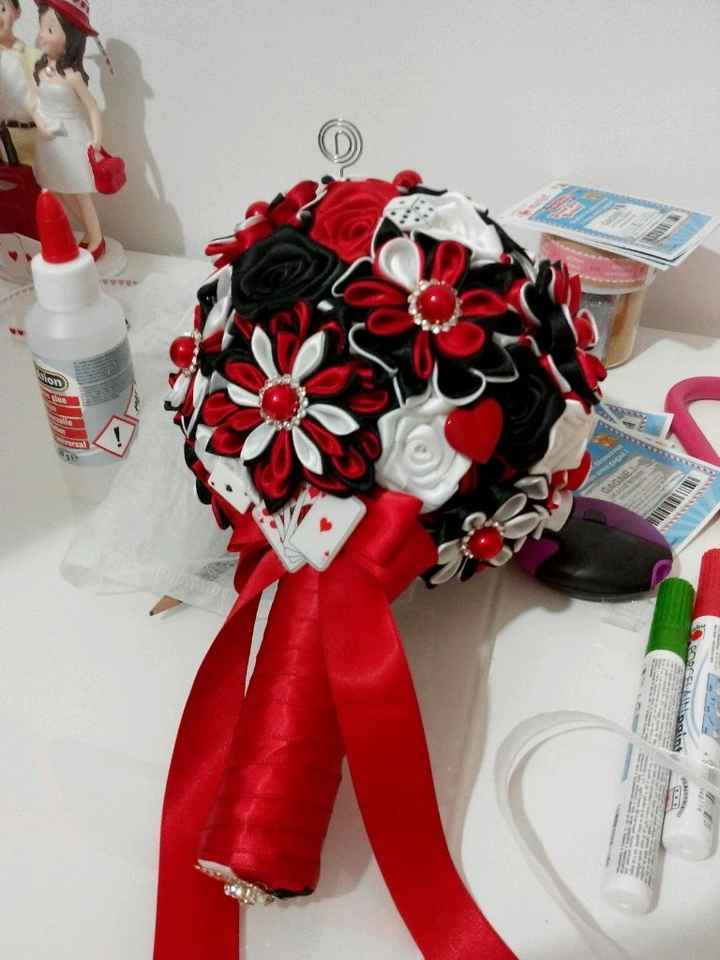 Mon bouquet de mariée et la boutonnière de mon homme thème las vegas casino! - 1