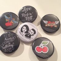Petits pin's pour être dans le thème