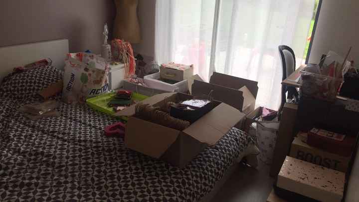 les cartons s'accumulent