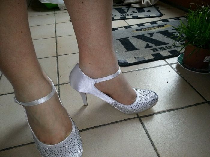 Escarpin en main mais satin blanc pure :-/ - 1