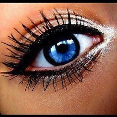 maquillage yeux bleus