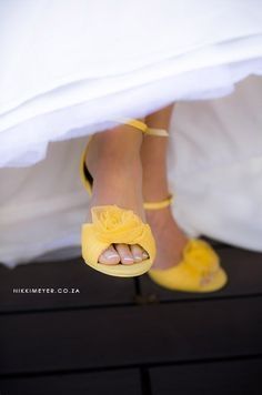 chaussure jaune
