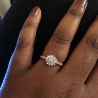 Qui porte une bague de fiançailles ? - 1