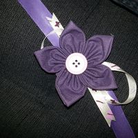 Tout pour les invités boutonnières et bracelets fleurs en tissus fleurs en - 2