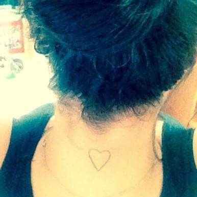 Coeur tout fin dans la nuque