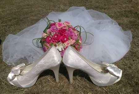 Les chaussures, le voile et le bouquet...