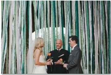 exemple fond rideau de rubans pour photobooth ou autre décoration