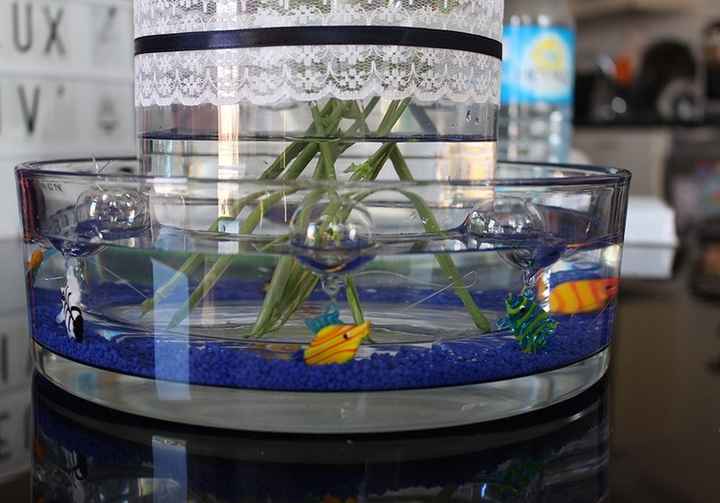 Détail centre de table poissons en verre