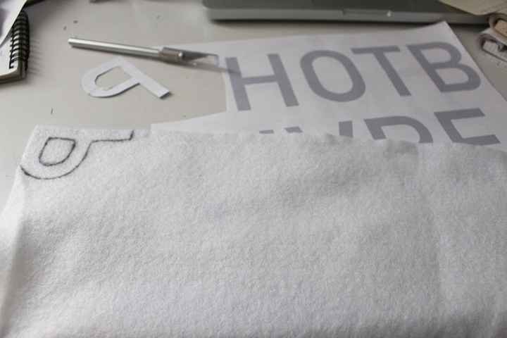 DIY banderole de fanions : lettres en feutrine.