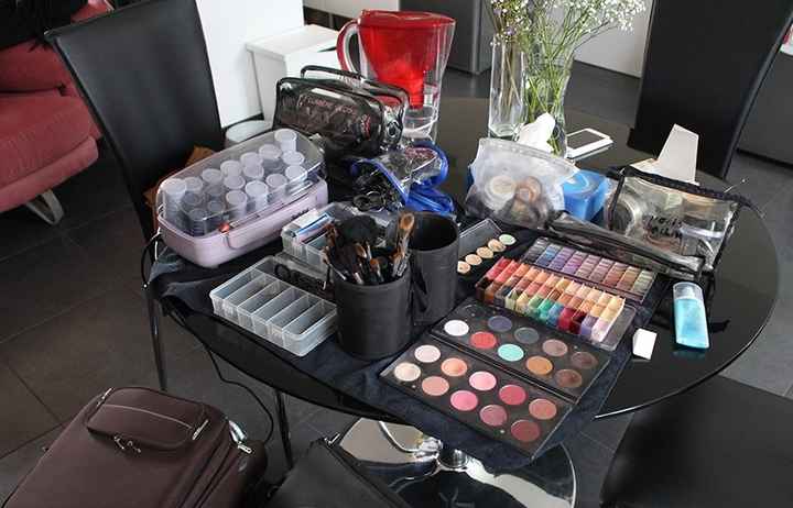 Essai coiffure et maquillage (matériel)