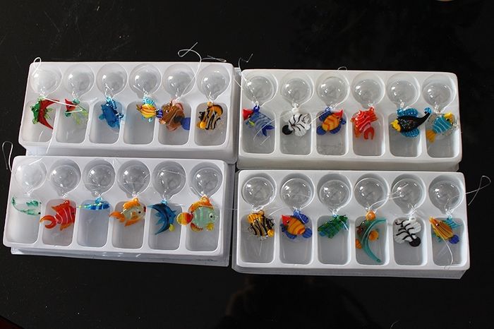 Nos poissons en verre, déco de notre centre de table.