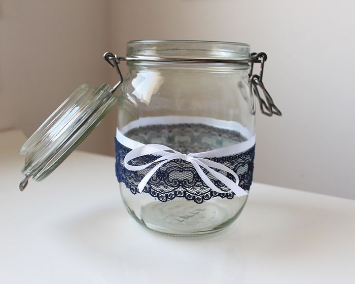 Pot alimentaire transformé en vase