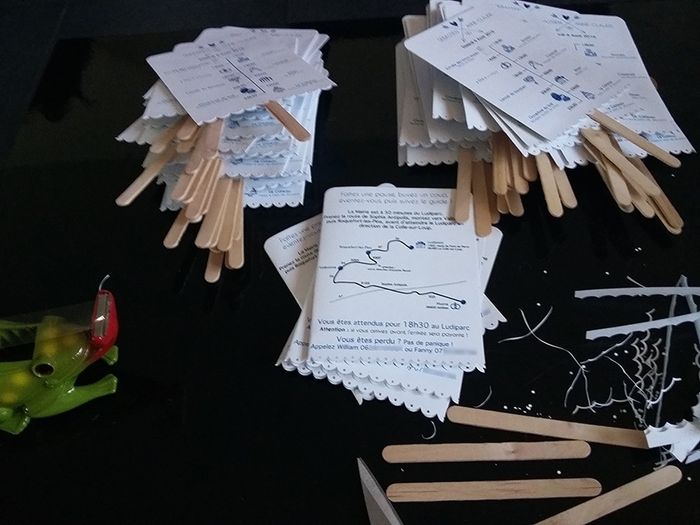 éventails avec programme et plan pour invités