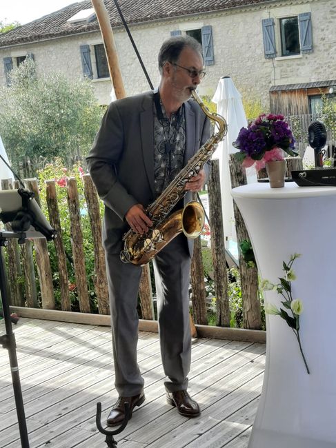 Un saxophoniste durant ton vin d'honneur ? 🎷 2