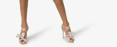 Chaussures Blanches ou Vieux rose, mon coeur balance - 1
