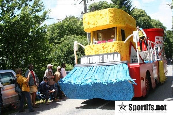voiture balai