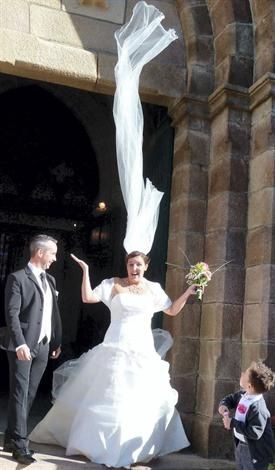 sortie d'eglise avec du vent !!