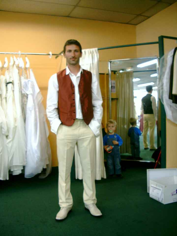 chéri dans son costume