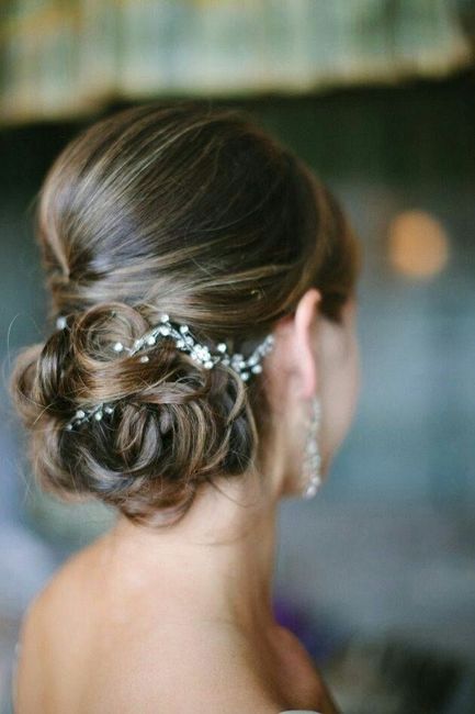 Quelle coiffure avec une robe dos-nu ? - 4