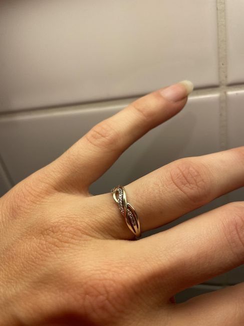 Tu sais où ta moitié a acheté ta bague de fiançailles ? 💍 - 1