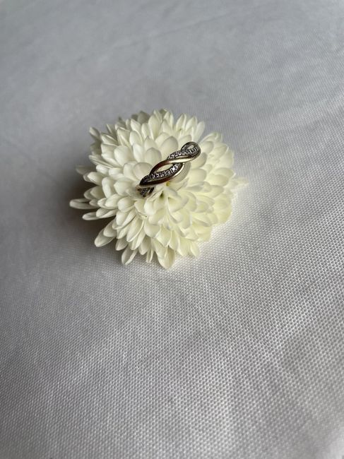 Ta bague de fiançailles sur le Pinterest de Mariages.net ça t'intéresse ? ❤️ - 1