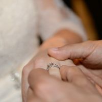 Doit on porter sa bague de fiançailles le jour j? - 1