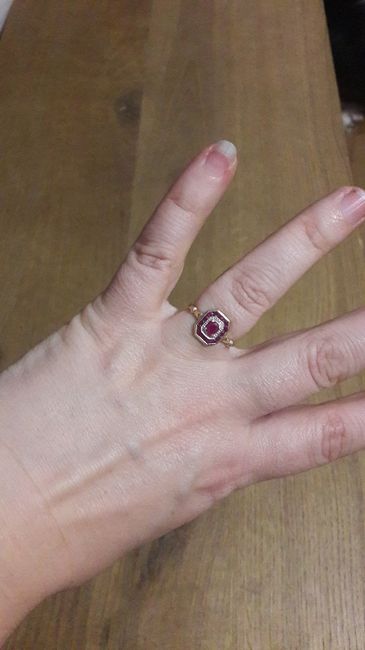 La bague de fiancaille de couleur. Qui a osé? 4