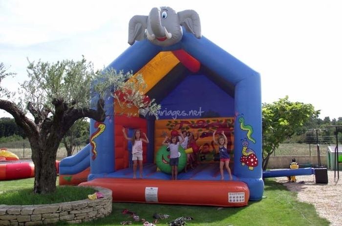Un château gonflable