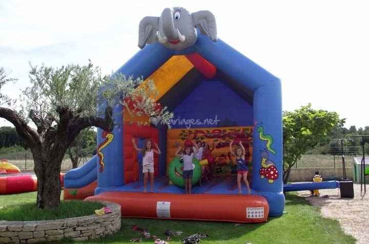 Un château gonflable