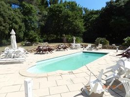 La Piscine et sa terrasse 