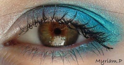 Idée maquillage yeux turquoises
