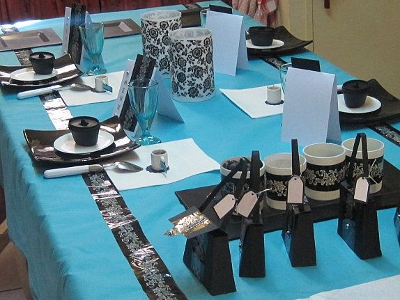 Idée de décoration pour une table turquoise et noire!!