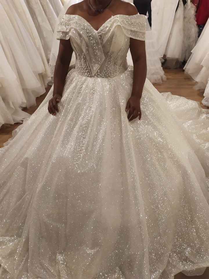 Partage-nous la marque de ta robe - 1