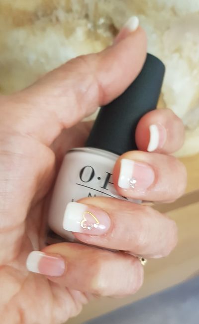 Deuxième essais de maquillage et manicure. 2