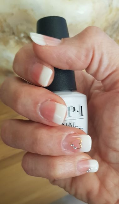 Deuxième essais de maquillage et manicure. 3