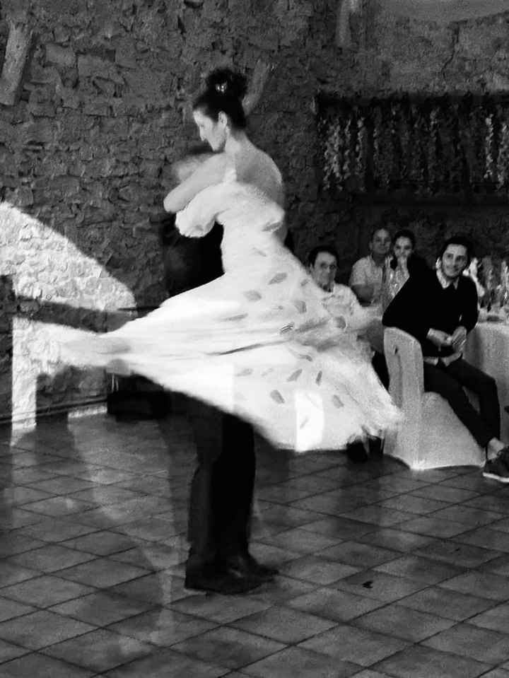 Danser avec une robe princesse bouffante - 1