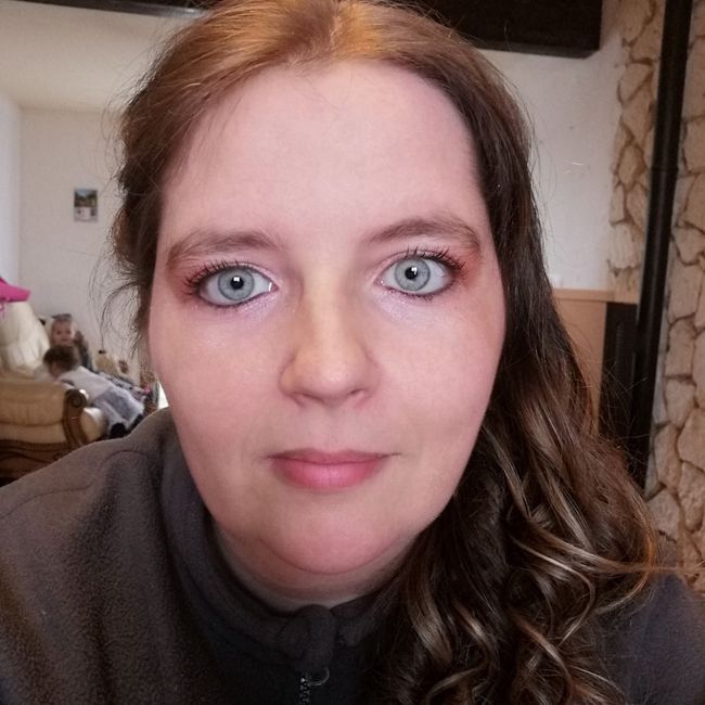 Essayage maquillage et coiffure maison. 3
